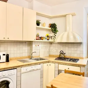 https://casa-di-lella.it-romehotels.com